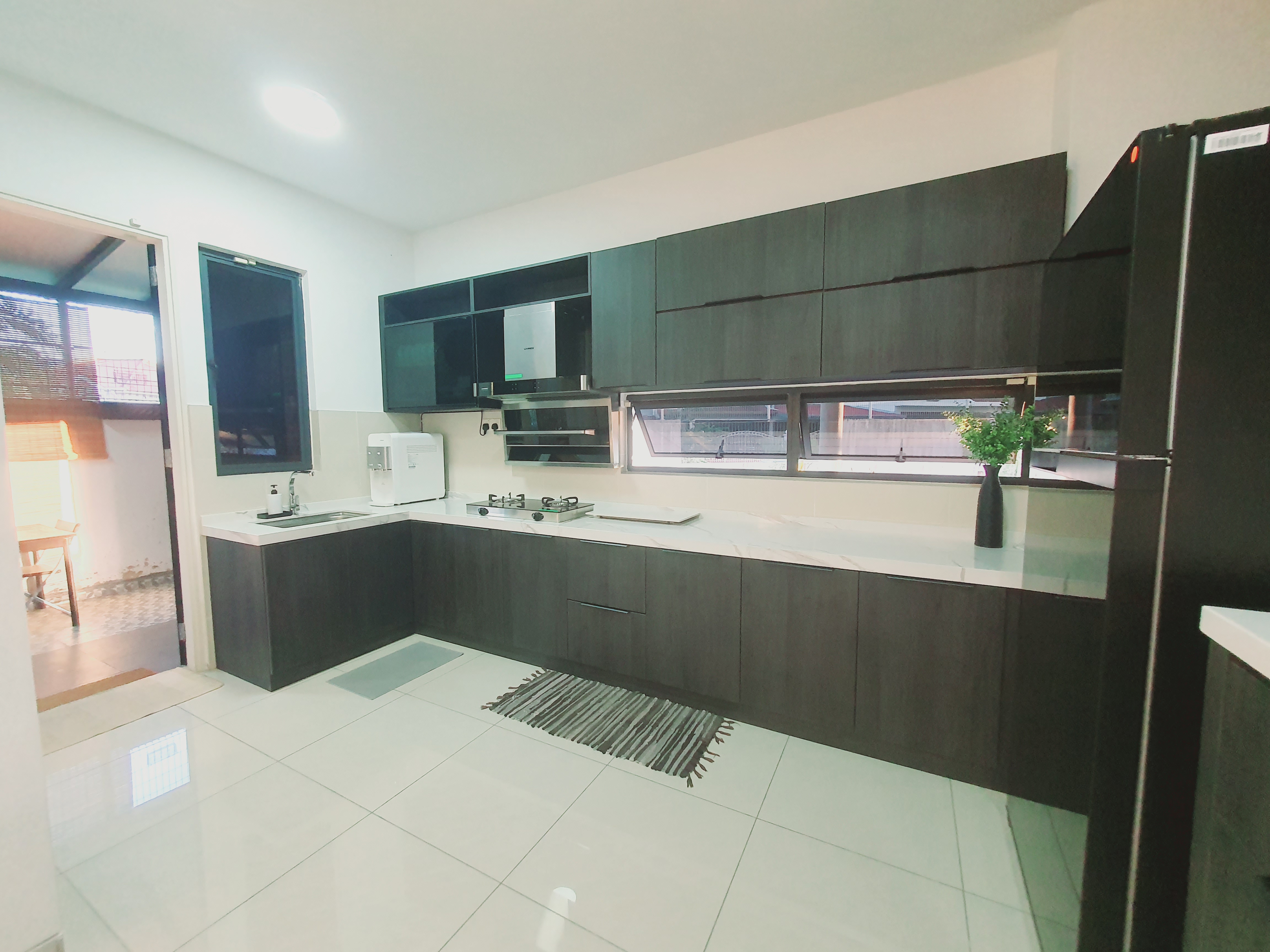 Super Nice Comfort Freehold 2 Sty Corner Lot Semi D Paya Emas Cheng  image