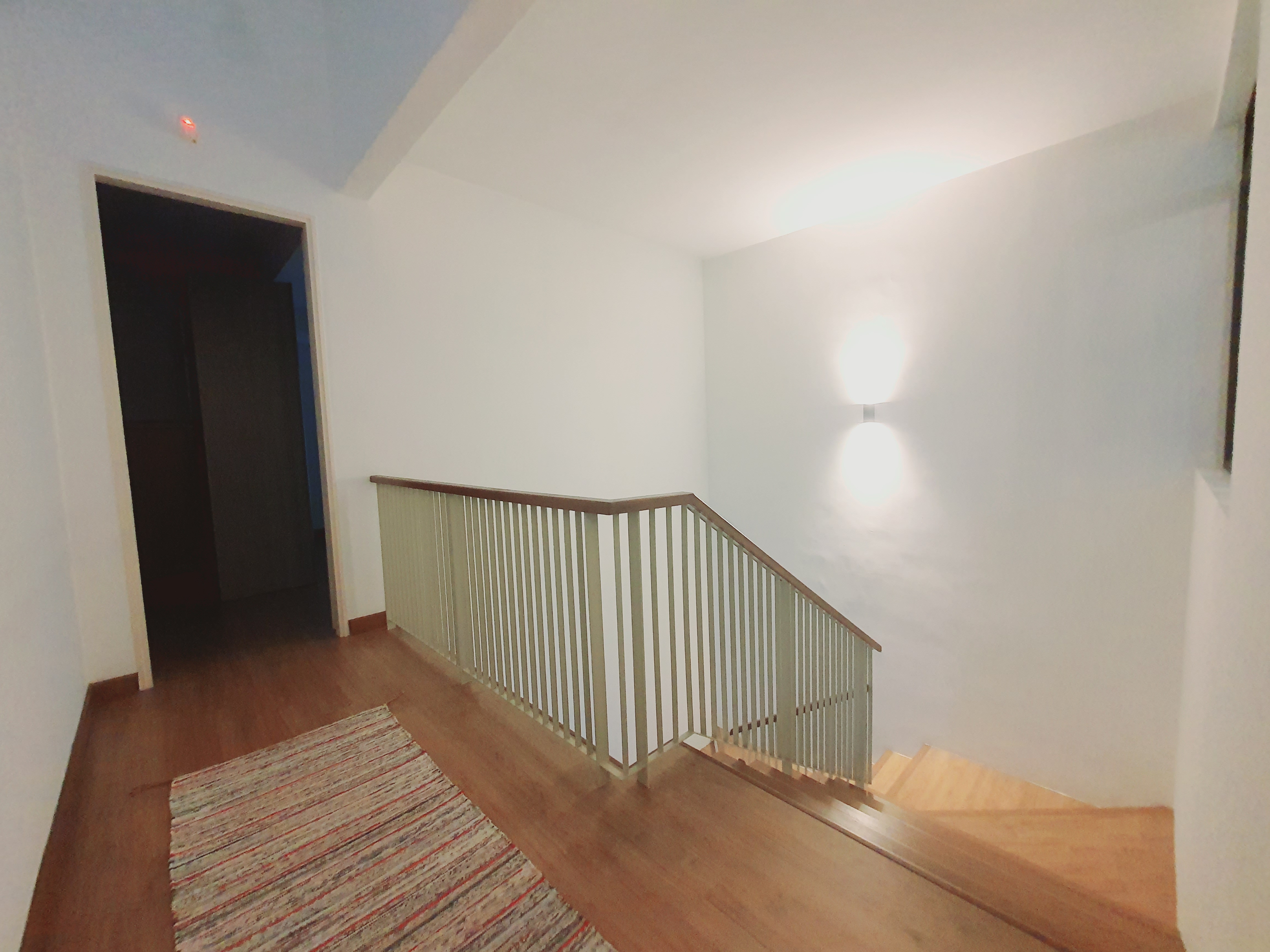 Super Nice Comfort Freehold 2 Sty Corner Lot Semi D Paya Emas Cheng  image