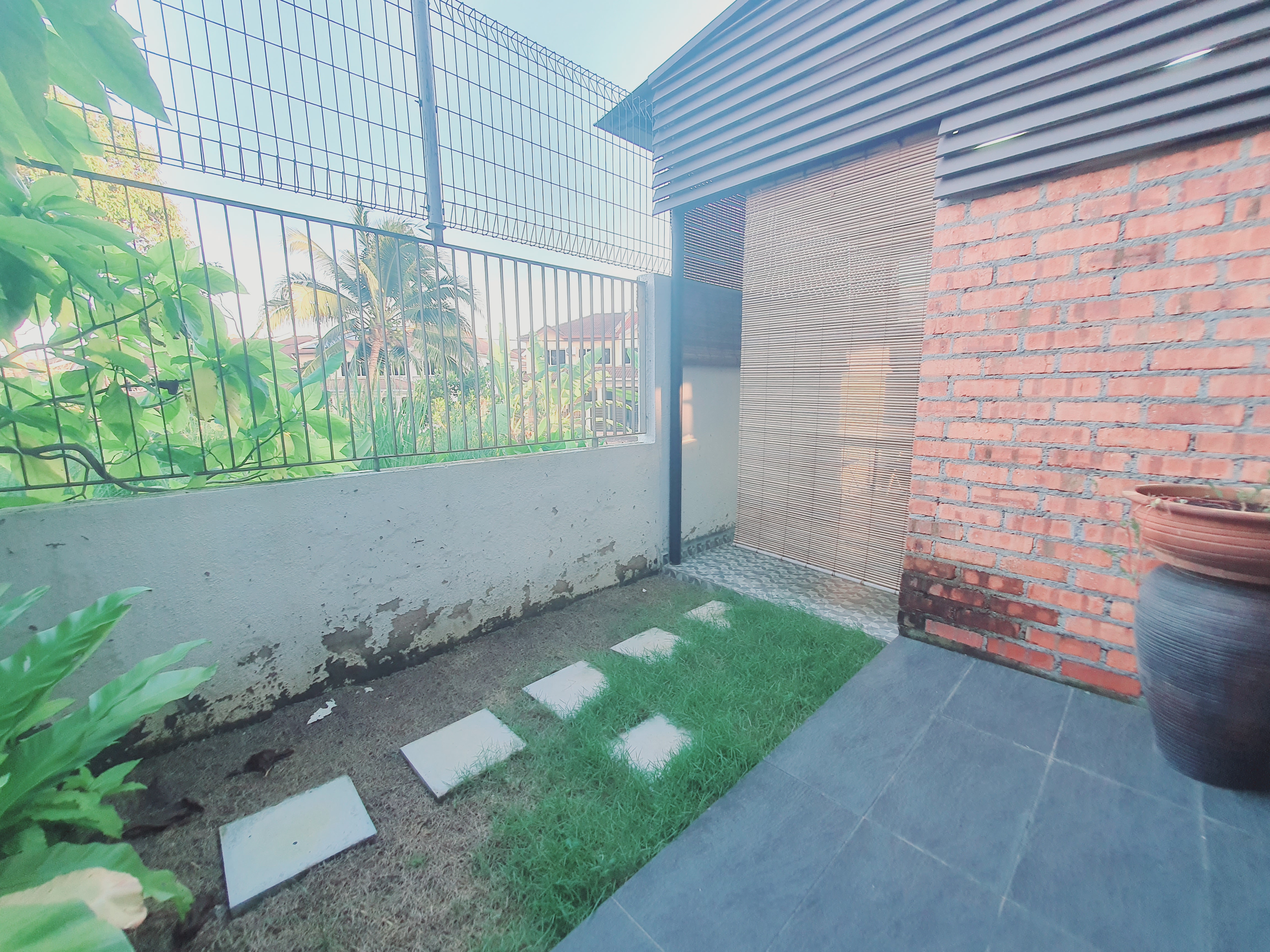 Super Nice Comfort Freehold 2 Sty Corner Lot Semi D Paya Emas Cheng  image