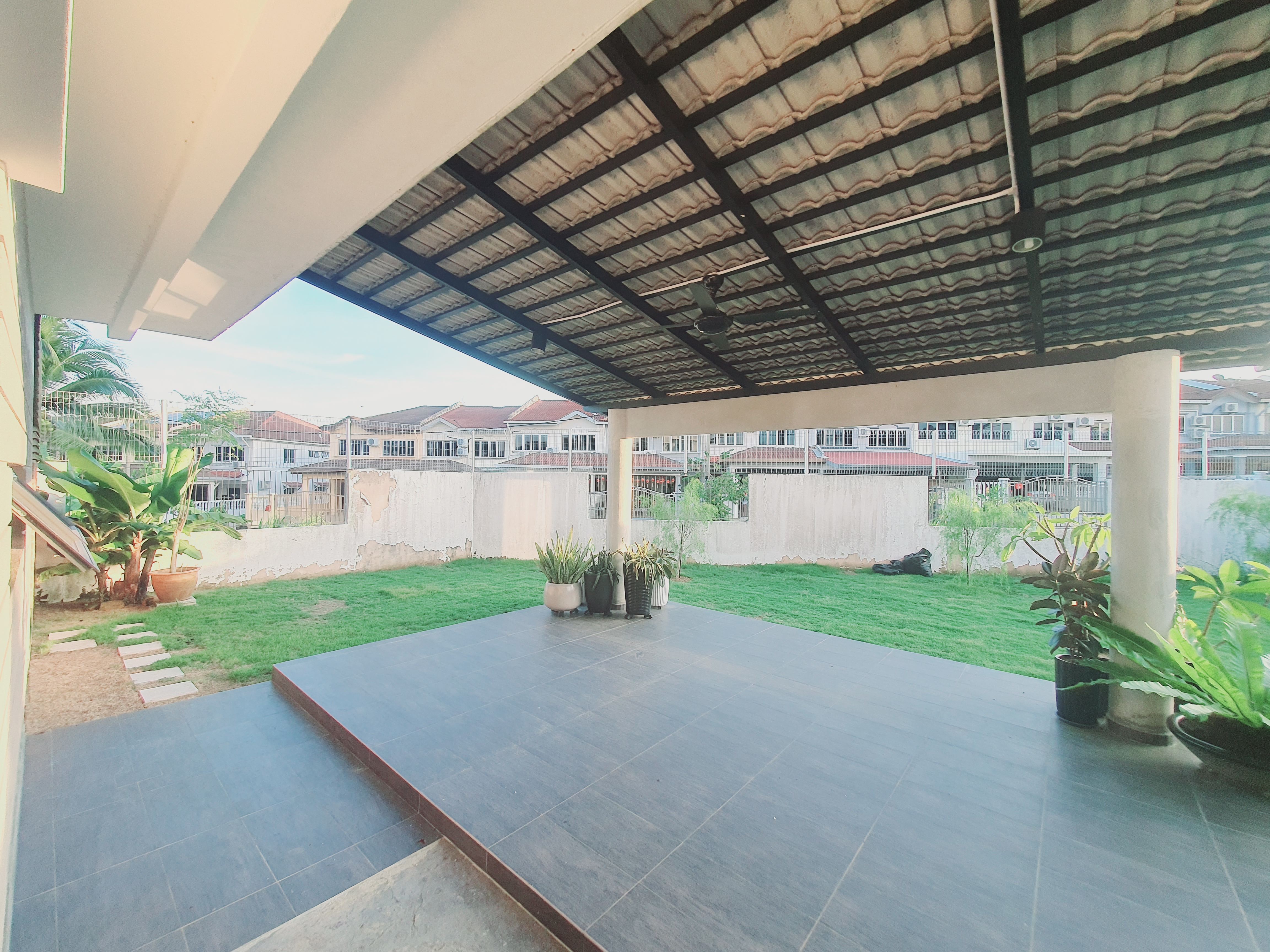 Super Nice Comfort Freehold 2 Sty Corner Lot Semi D Paya Emas Cheng  image