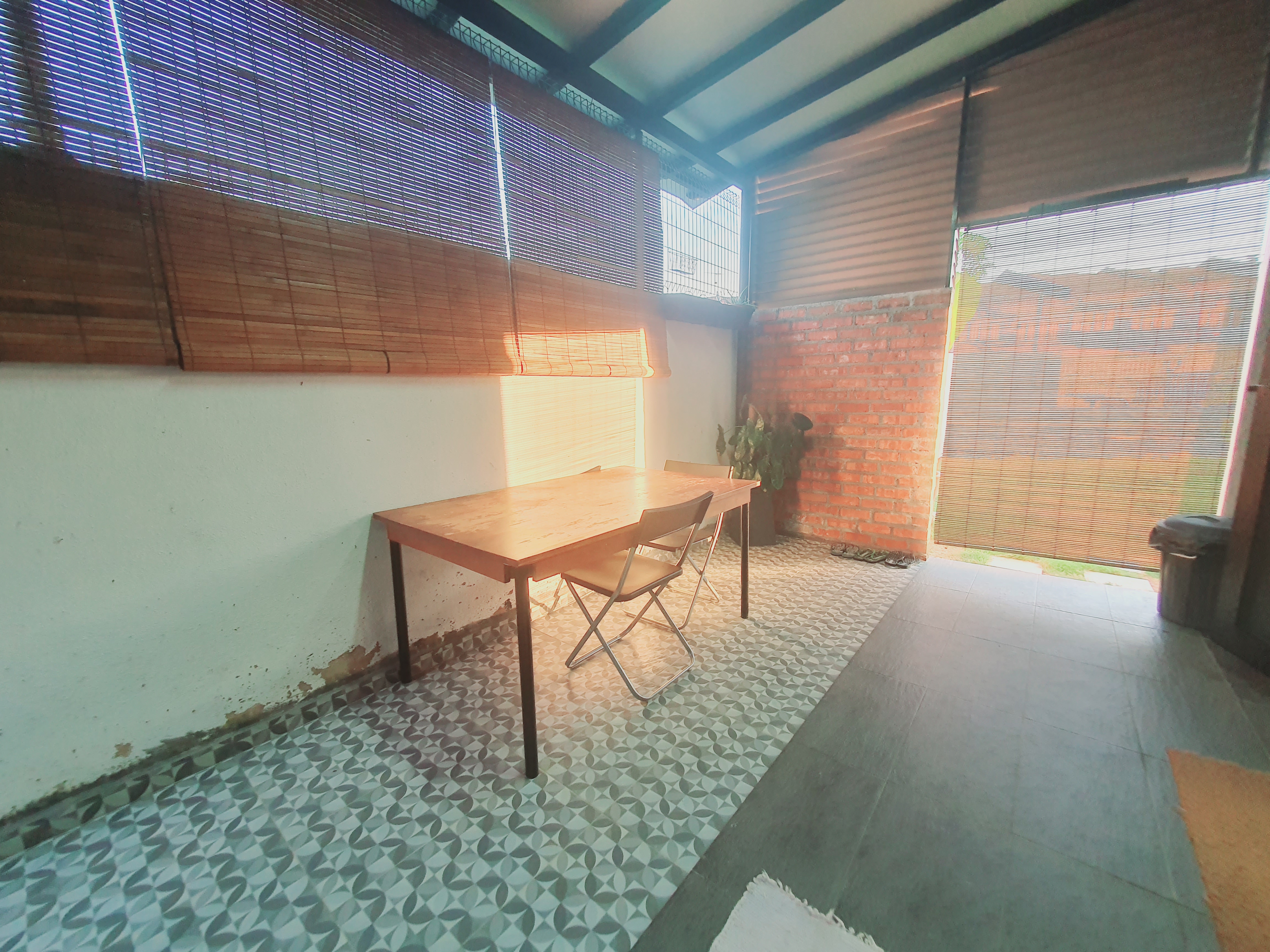 Super Nice Comfort Freehold 2 Sty Corner Lot Semi D Paya Emas Cheng  image