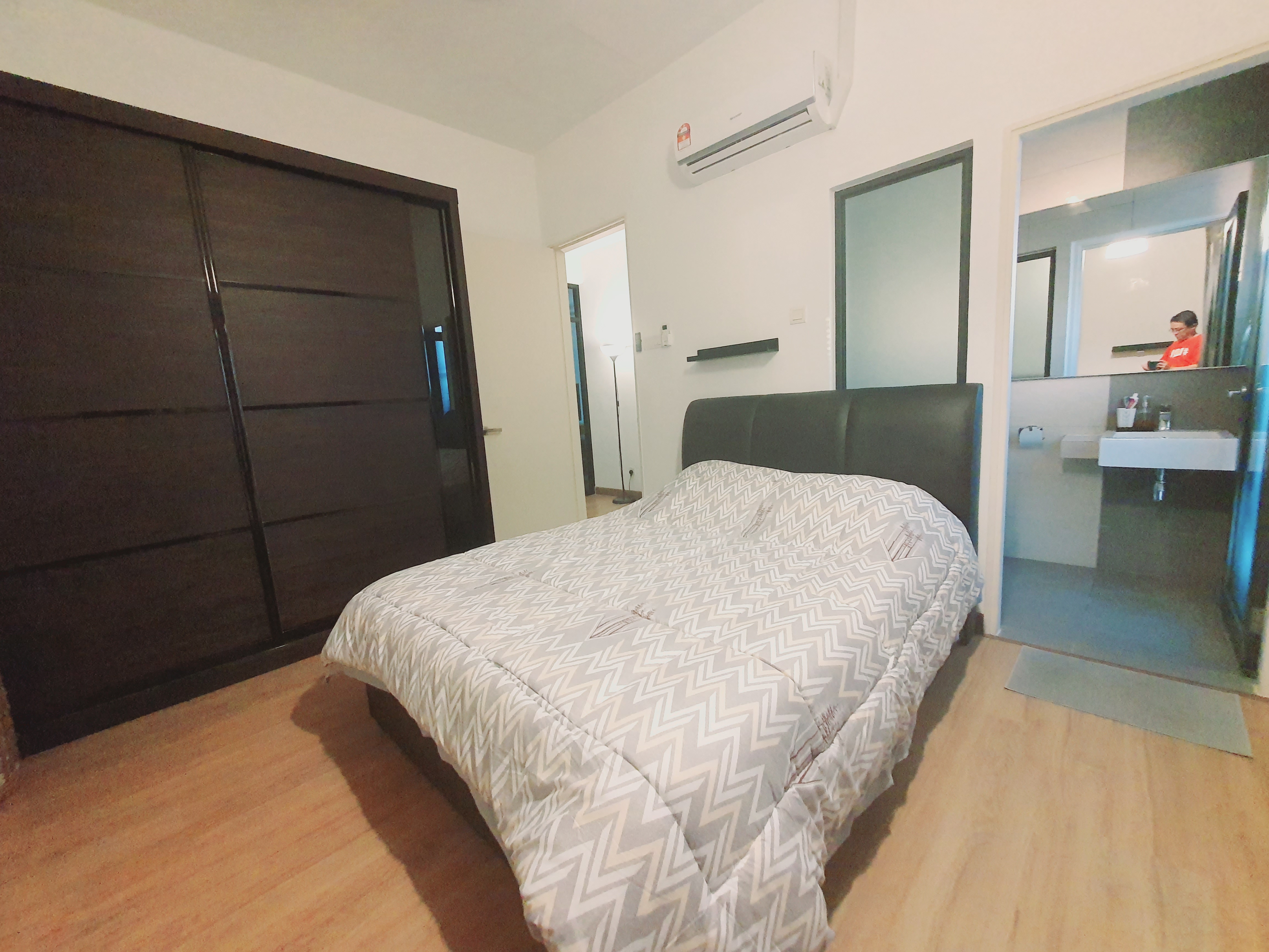 Super Nice Comfort Freehold 2 Sty Corner Lot Semi D Paya Emas Cheng  image