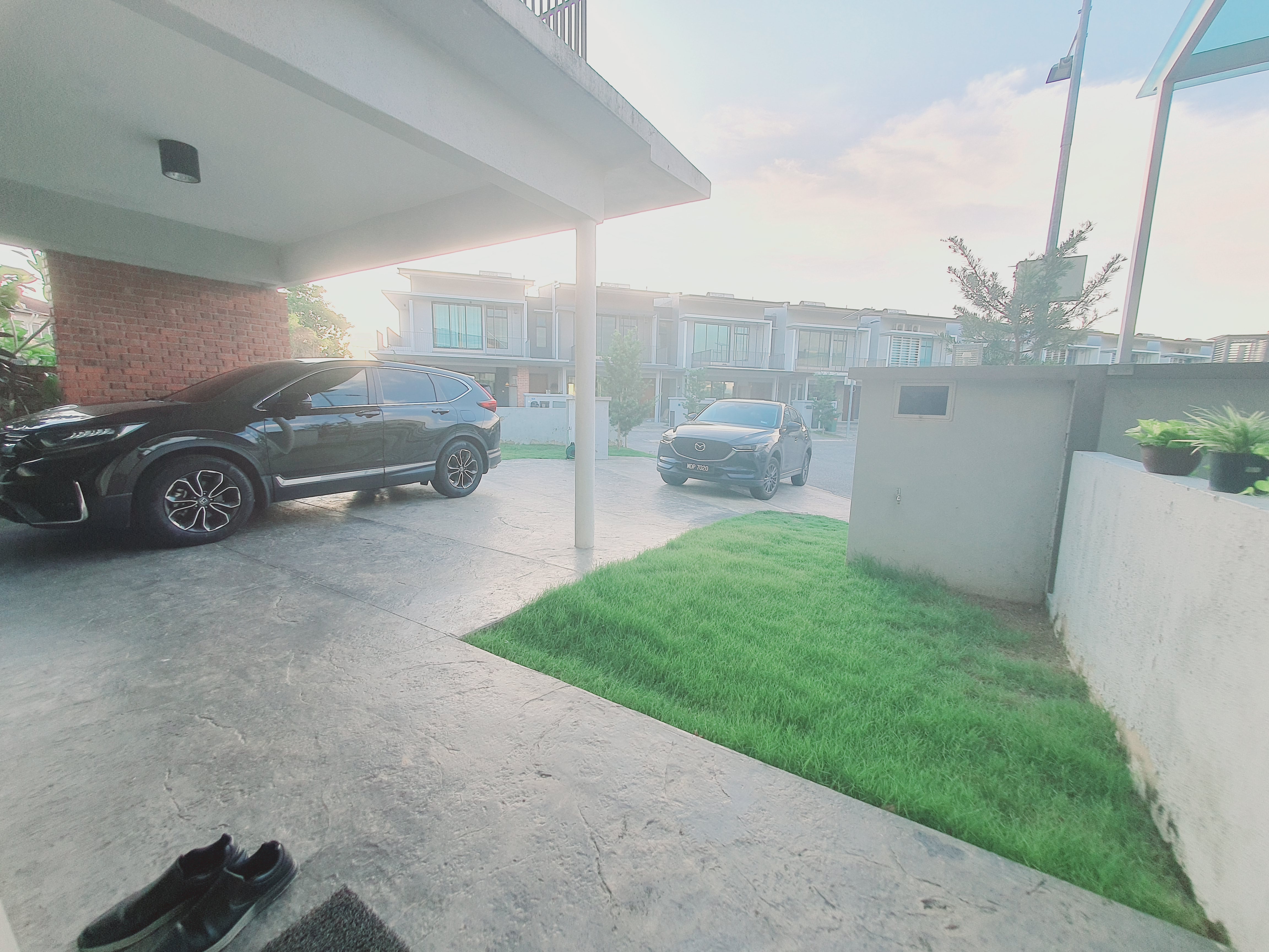 Super Nice Comfort Freehold 2 Sty Corner Lot Semi D Paya Emas Cheng  image