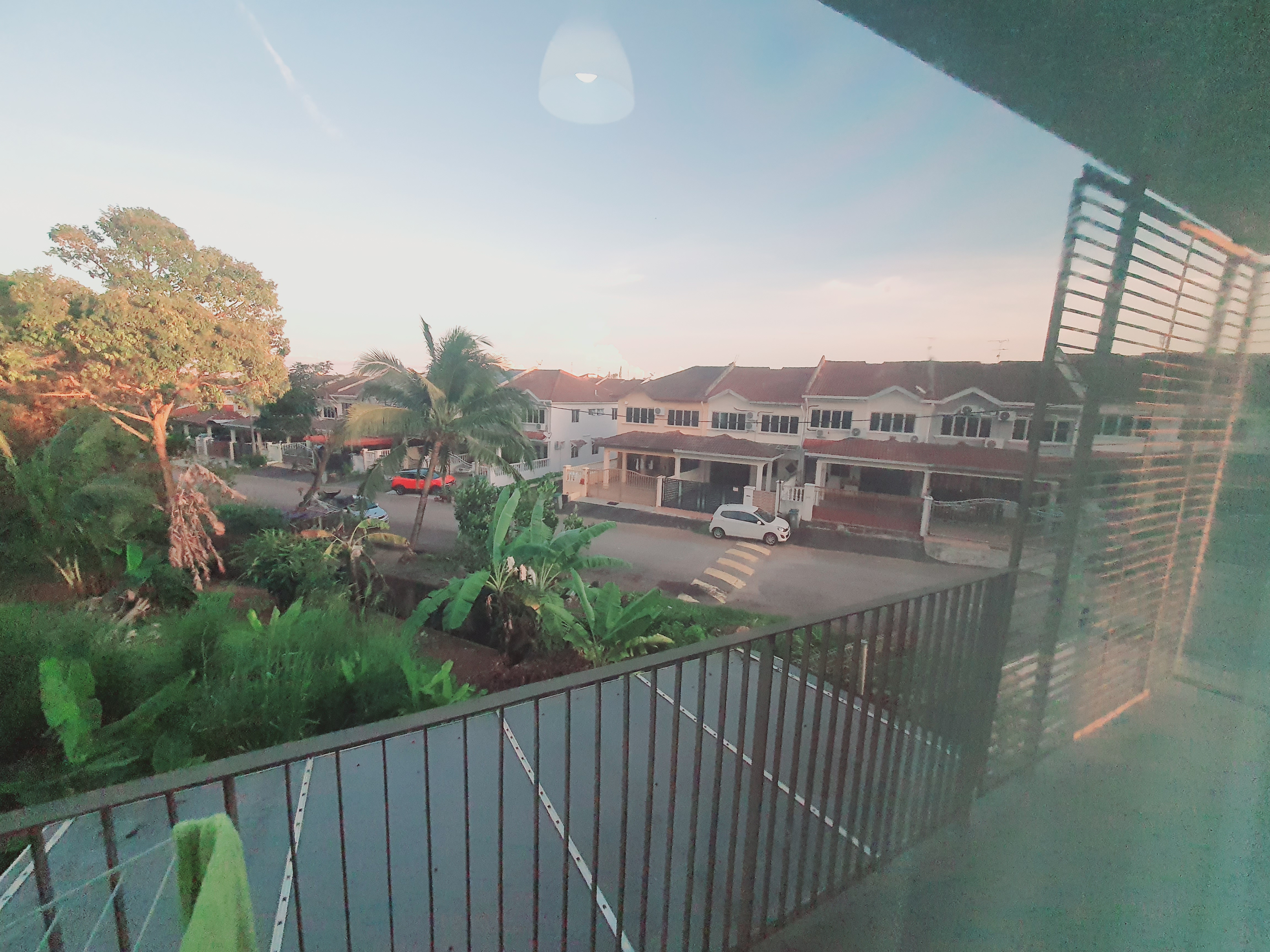 Super Nice Comfort Freehold 2 Sty Corner Lot Semi D Paya Emas Cheng  image