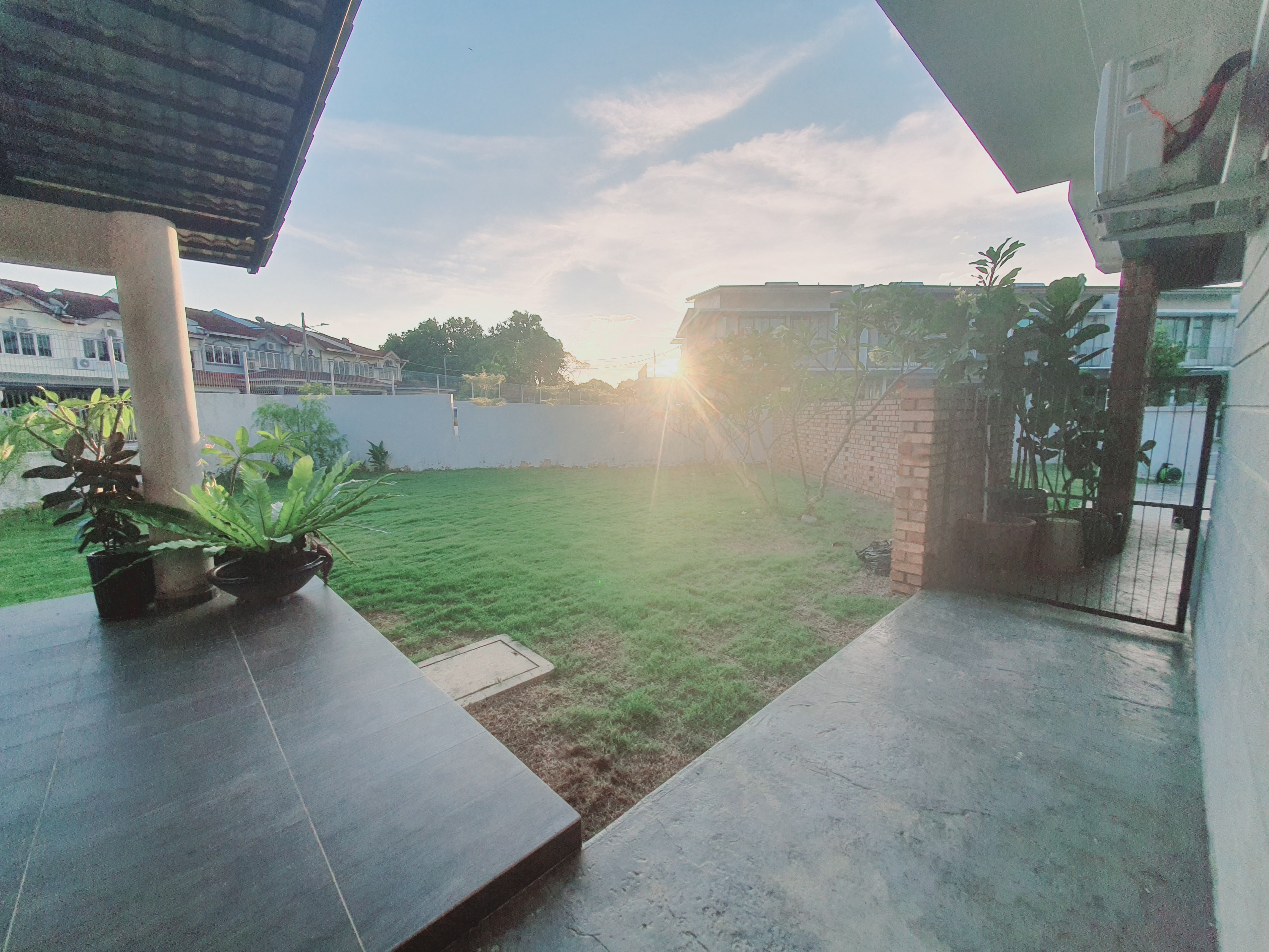 Super Nice Comfort Freehold 2 Sty Corner Lot Semi D Paya Emas Cheng  image