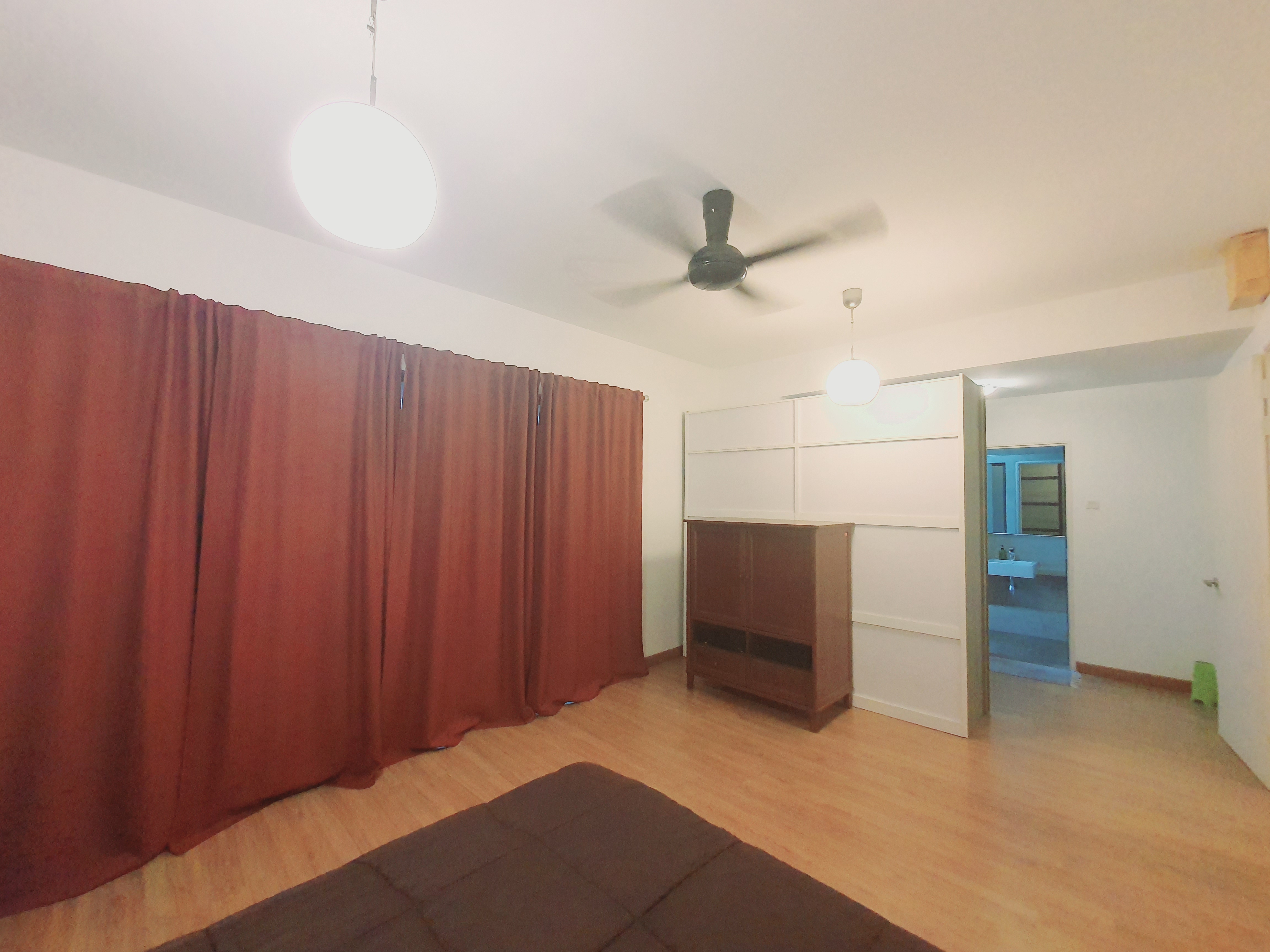 Super Nice Comfort Freehold 2 Sty Corner Lot Semi D Paya Emas Cheng  image