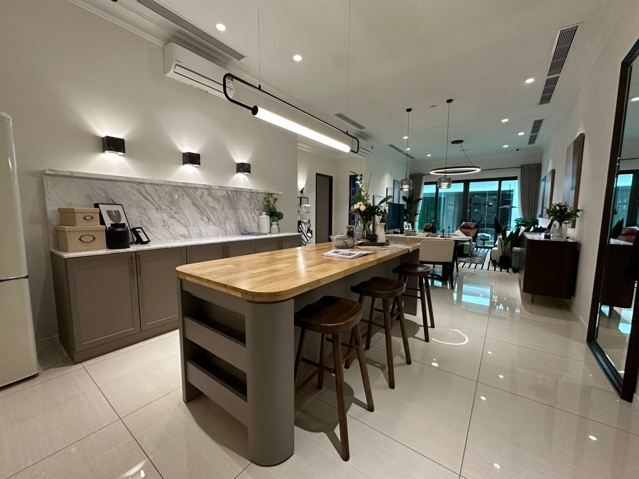 Queens Waterfront 皇后湾 image