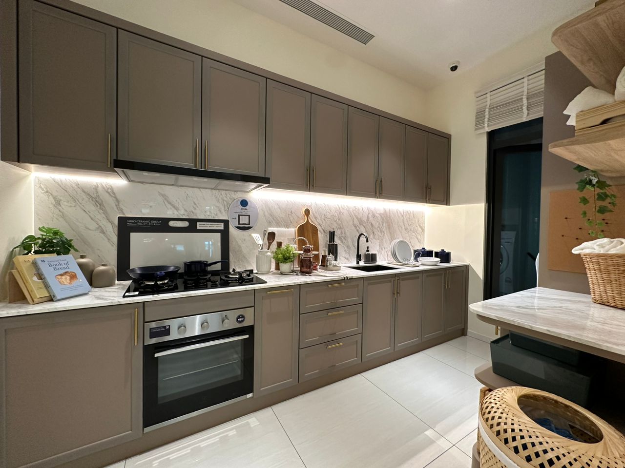 Queens Waterfront 皇后湾 image