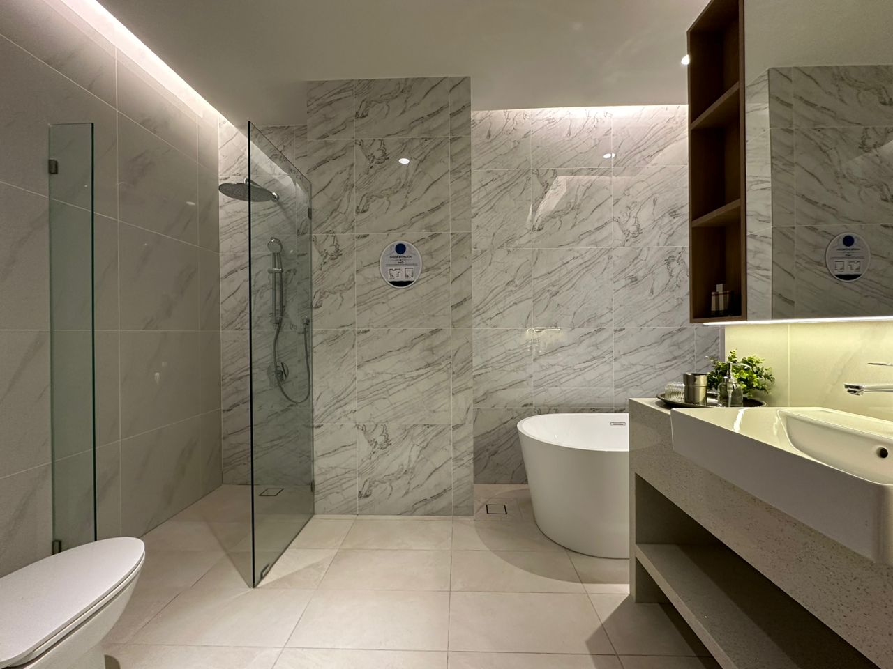 Queens Waterfront 皇后湾 image