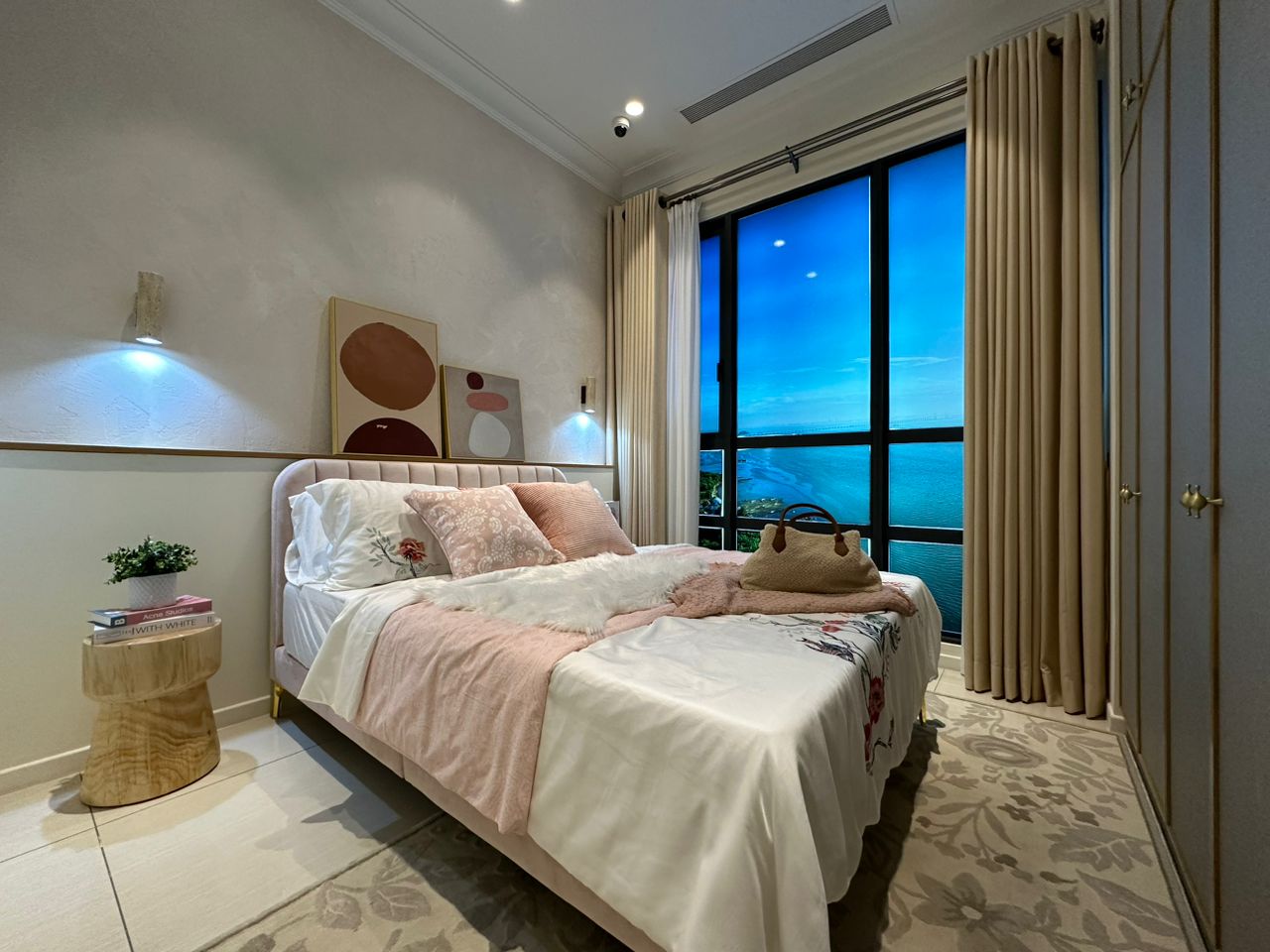 Queens Waterfront 皇后湾 image