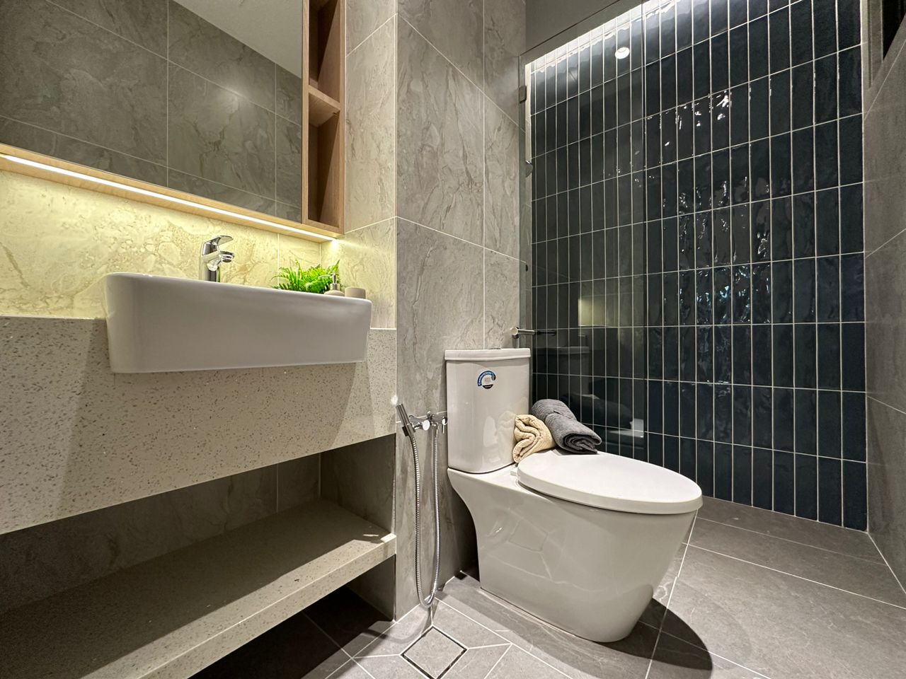 Queens Waterfront 皇后湾 image