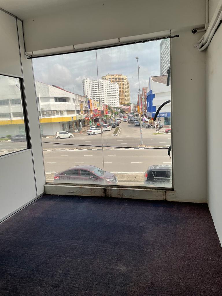 Facing Main Road Renovated 1st Floor Office @ Taman Melaka Raya for Rent image