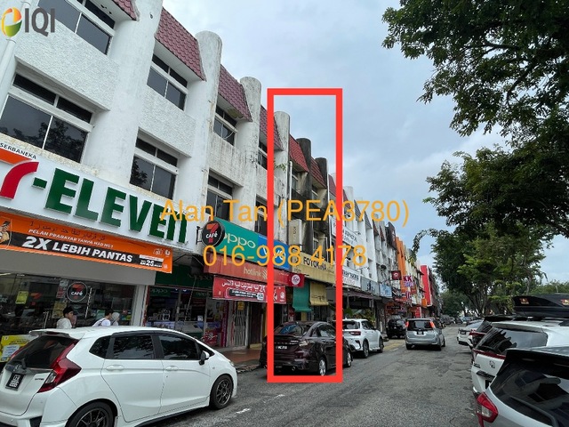 Jalan Beserah (same row with Maybank / KK Mart/ Guardian) image