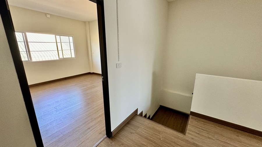 For Sale: Brand New Commercial Building (Never Occupied), 3-Story Townhome Style, Lam Luk Ka Khlong 4, Rangsit, Pathum Thani image