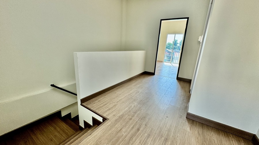 For Sale: Brand New Commercial Building (Never Occupied), 3-Story Townhome Style, Lam Luk Ka Khlong 4, Rangsit, Pathum Thani image