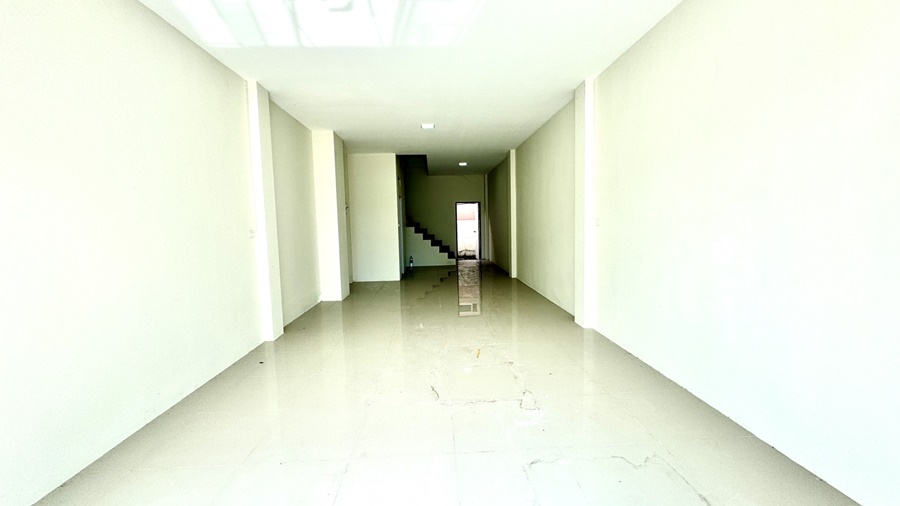 For Sale: Brand New Commercial Building (Never Occupied), 3-Story Townhome Style, Lam Luk Ka Khlong 4, Rangsit, Pathum Thani image