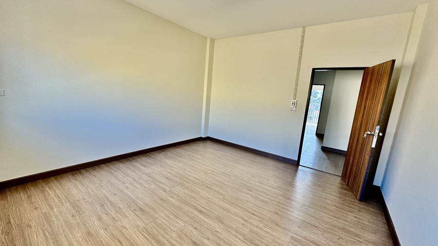 For Sale: Brand New Commercial Building (Never Occupied), 3-Story Townhome Style, Lam Luk Ka Khlong 4, Rangsit, Pathum Thani image