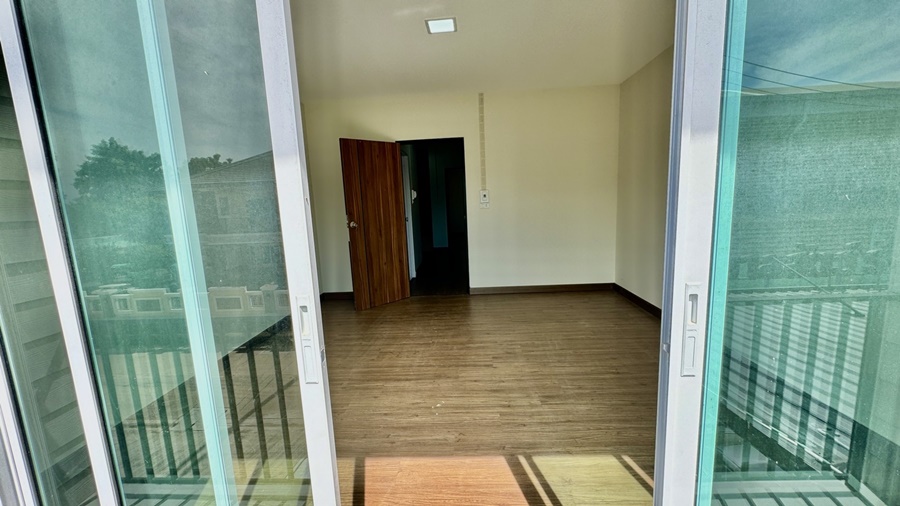 For Sale: Brand New Commercial Building (Never Occupied), 3-Story Townhome Style, Lam Luk Ka Khlong 4, Rangsit, Pathum Thani image