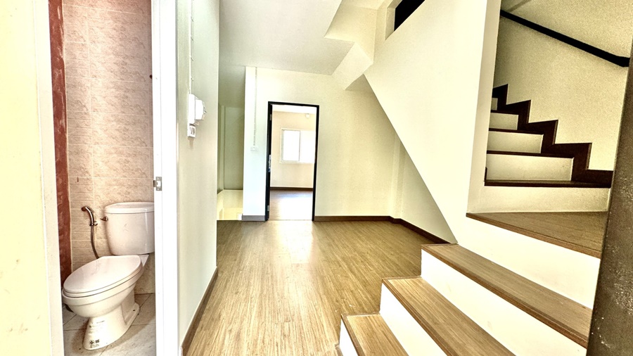 For Sale: Brand New Commercial Building (Never Occupied), 3-Story Townhome Style, Lam Luk Ka Khlong 4, Rangsit, Pathum Thani image