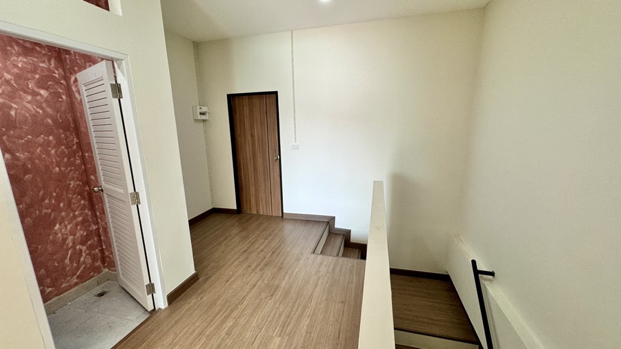 For Sale: Brand New Commercial Building (Never Occupied), 3-Story Townhome Style, Lam Luk Ka Khlong 4, Rangsit, Pathum Thani image