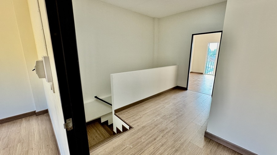 For Sale: Brand New Commercial Building (Never Occupied), 3-Story Townhome Style, Lam Luk Ka Khlong 4, Rangsit, Pathum Thani image