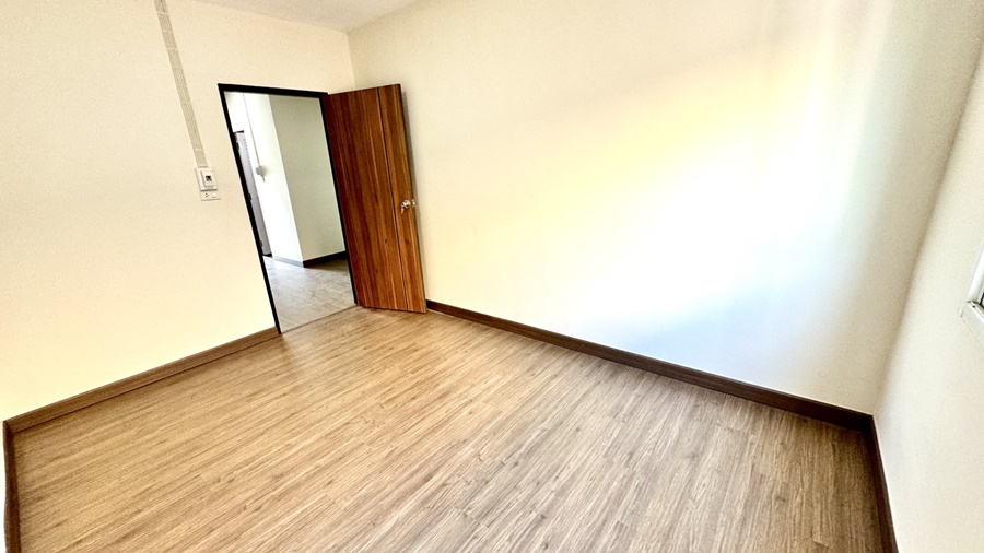 For Sale: Brand New Commercial Building (Never Occupied), 3-Story Townhome Style, Lam Luk Ka Khlong 4, Rangsit, Pathum Thani image