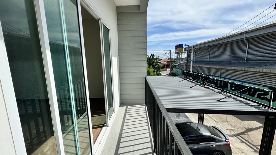For Sale: Brand New Commercial Building (Never Occupied), 3-Story Townhome Style, Lam Luk Ka Khlong 4, Rangsit, Pathum Thani image