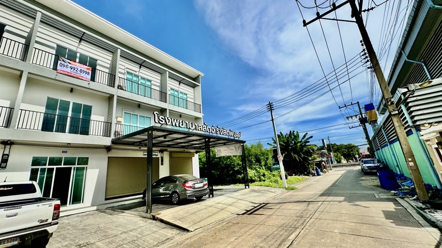 For Sale: Brand New Commercial Building (Never Occupied), 3-Story Townhome Style, Lam Luk Ka Khlong 4, Rangsit, Pathum Thani image
