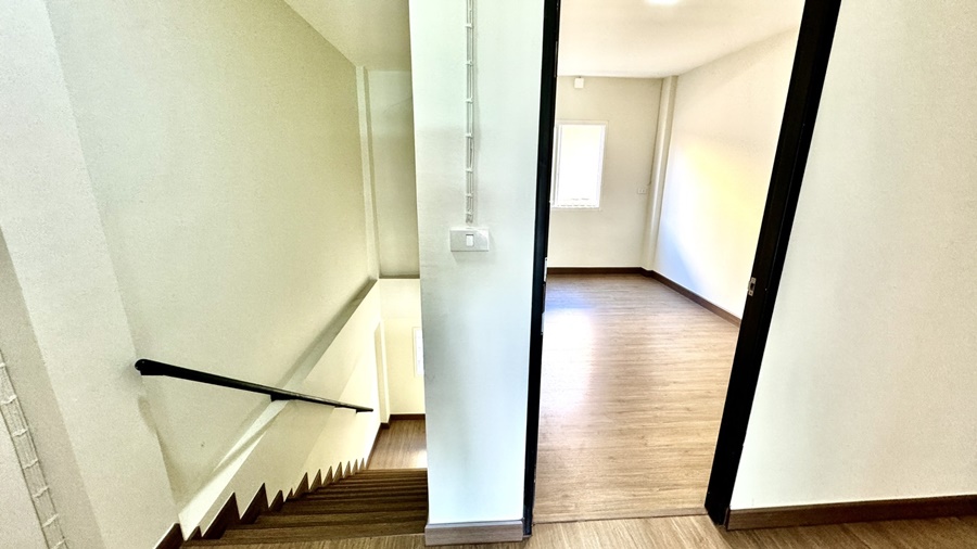 For Sale: Brand New Commercial Building (Never Occupied), 3-Story Townhome Style, Lam Luk Ka Khlong 4, Rangsit, Pathum Thani image