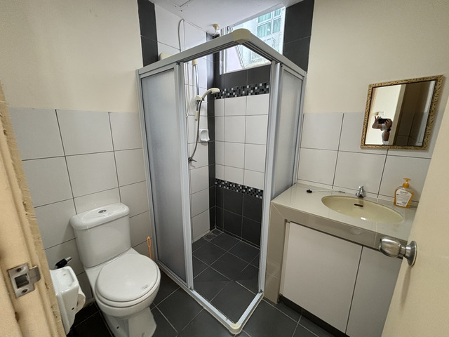 3 bedrooms high floor unit at SkyVilla for sale image