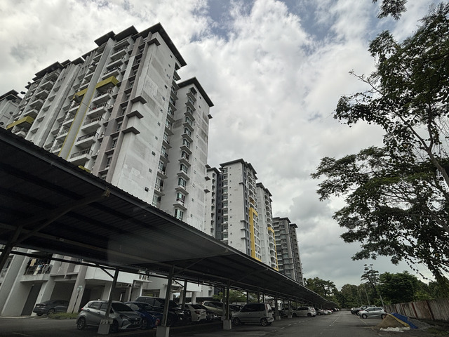 3 bedrooms high floor unit at SkyVilla for sale image