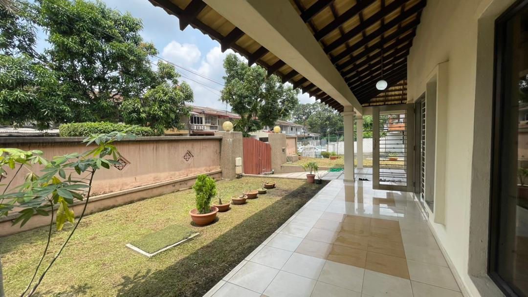 Overseas Union Garden image