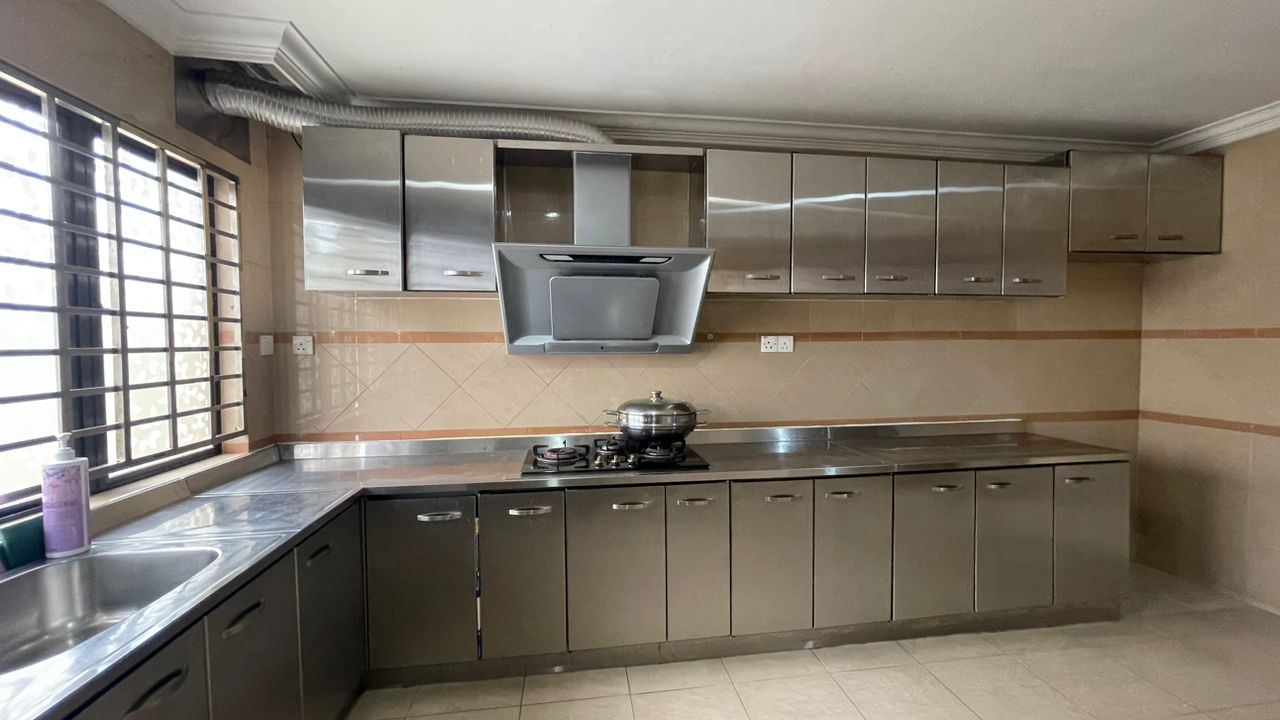 Overseas Union Garden image