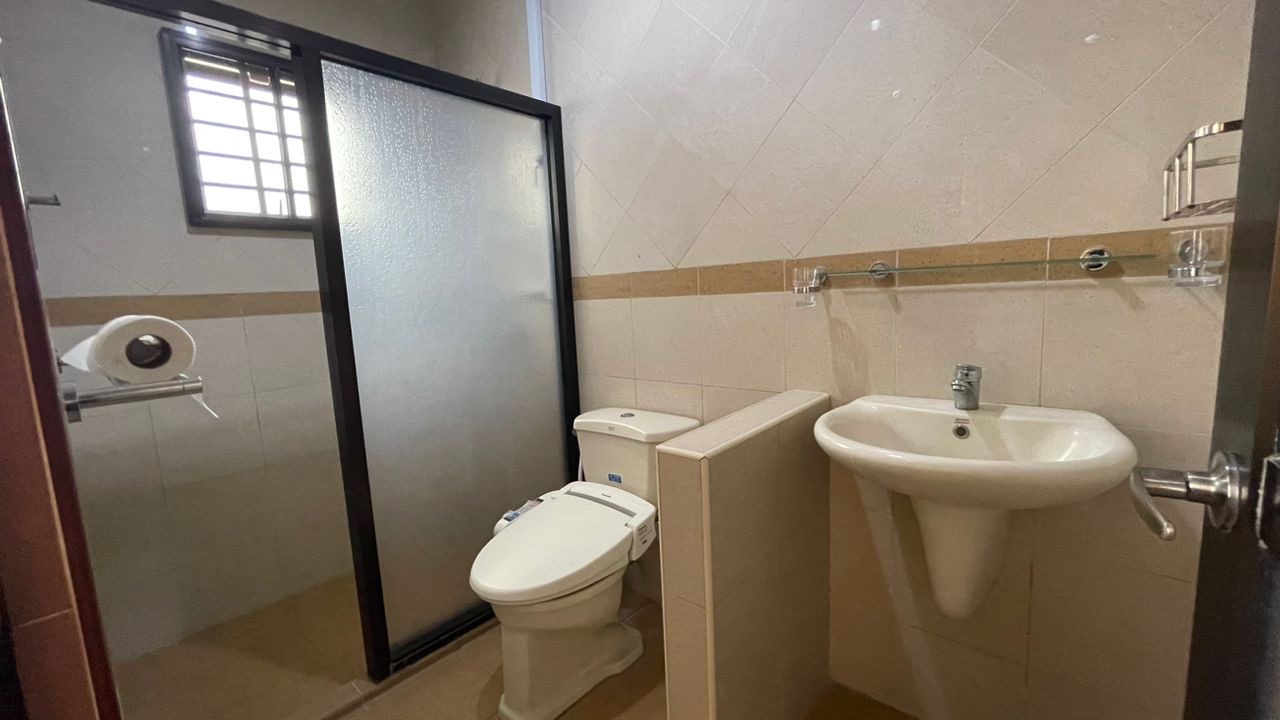 Overseas Union Garden image