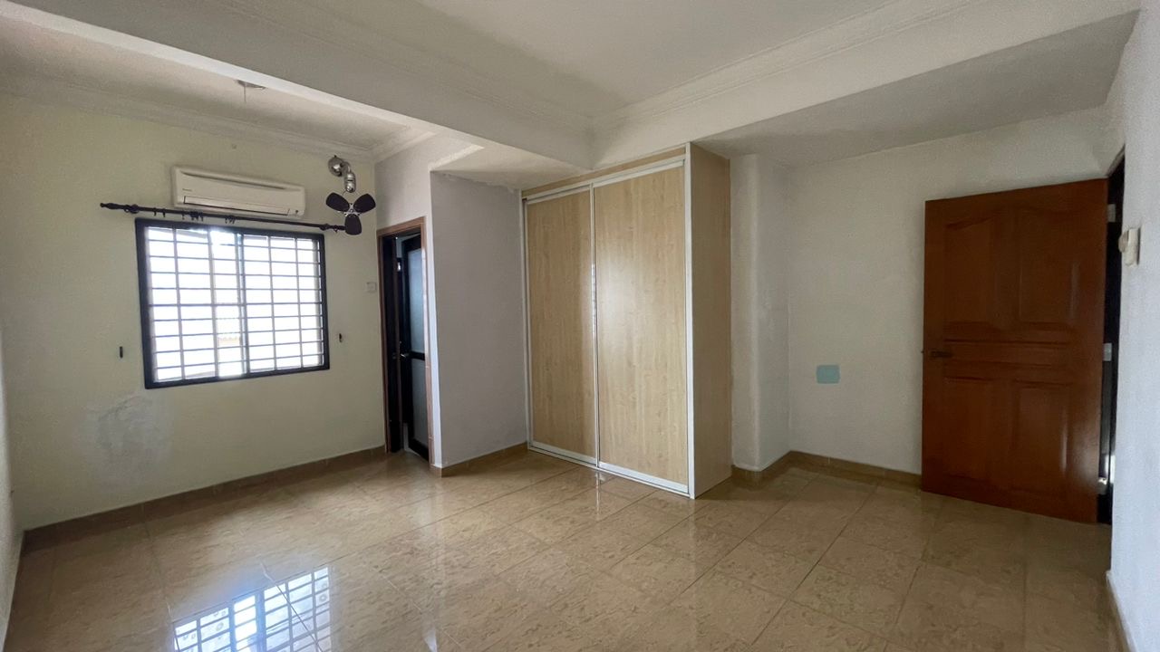 Overseas Union Garden image