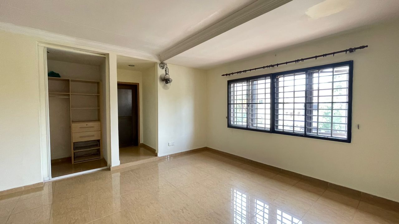 Overseas Union Garden image