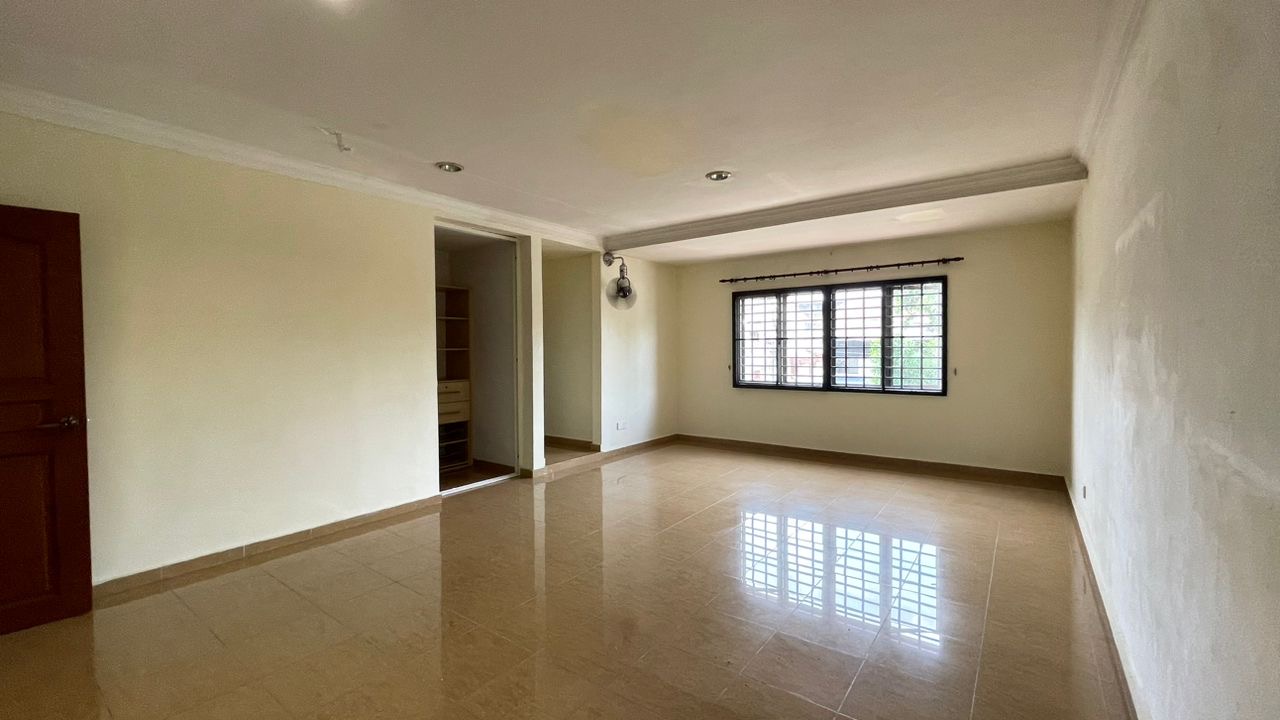 Overseas Union Garden image