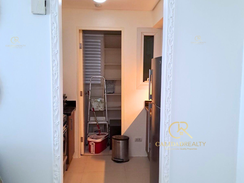 Two Serendra Red Oak Tower 1BR Condo Unit For Lease Fully Furnished  image