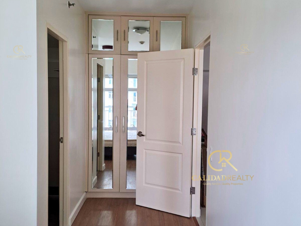 Two Serendra Red Oak Tower 1BR Condo Unit For Lease Fully Furnished  image