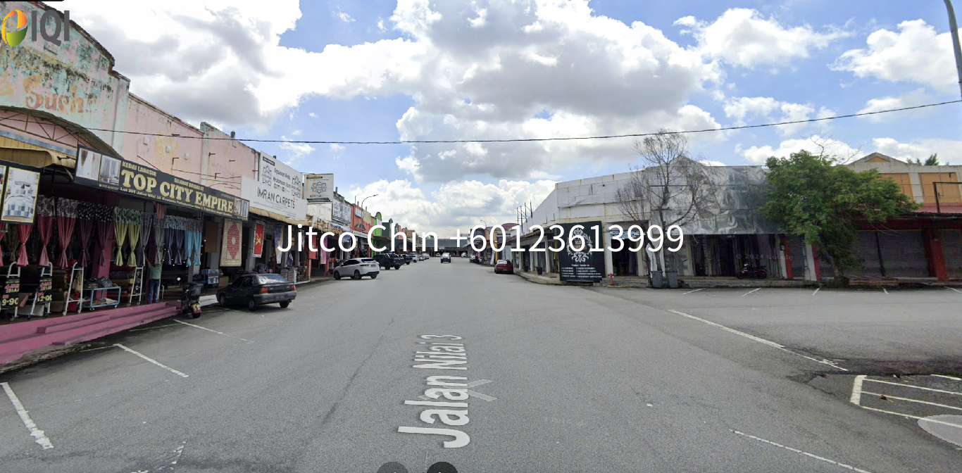 Nilai 3 Freehold end lot link factory for sale/rent 30x100 image