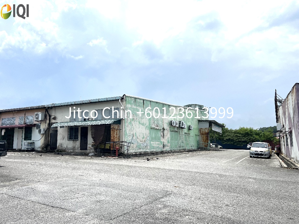Nilai 3 Freehold end lot link factory for sale/rent 30x100 image