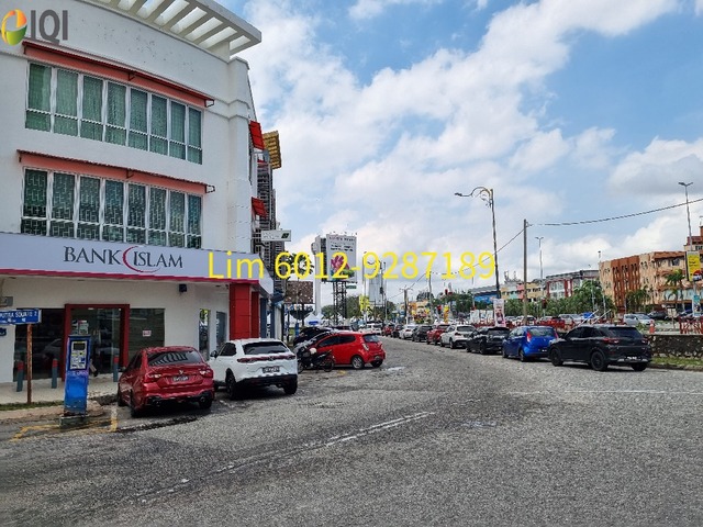 Ground floor of 3 Storey Shop with Strata Title Kuantan Town Center. image