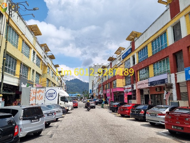 Ground floor of 3 Storey Shop with Strata Title Kuantan Town Center. photo