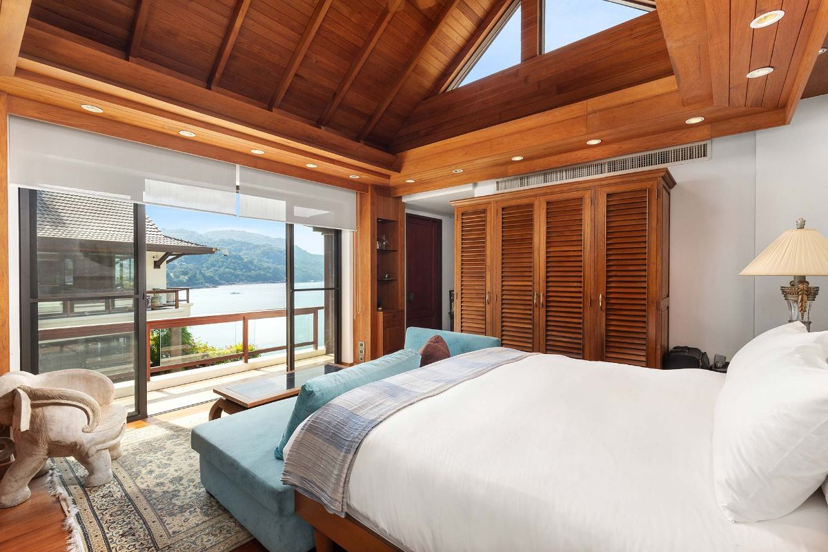 Oceanfront Luxury Super Villa in Kata image