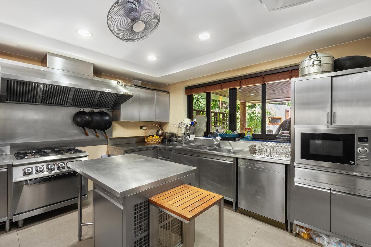 Oceanfront Luxury Super Villa in Kata image