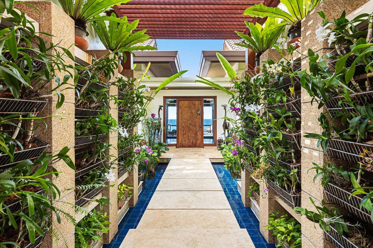 Oceanfront Luxury Super Villa in Kata image