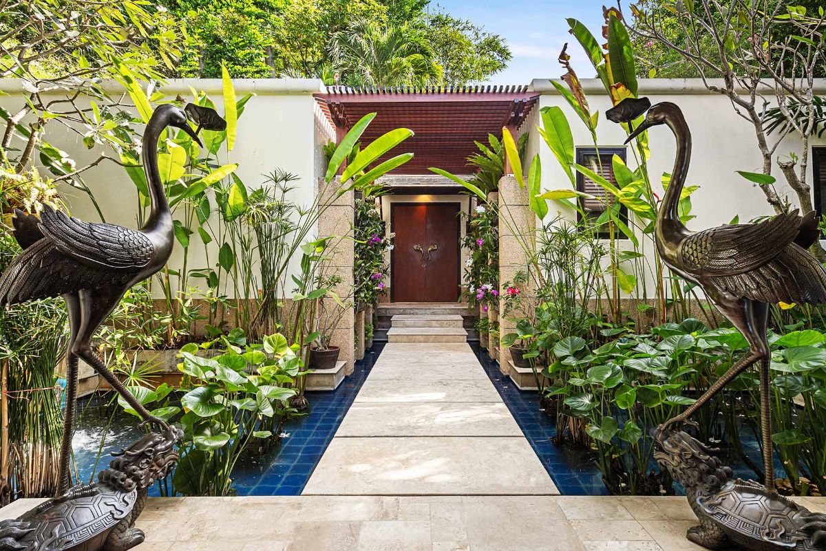 Oceanfront Luxury Super Villa in Kata image