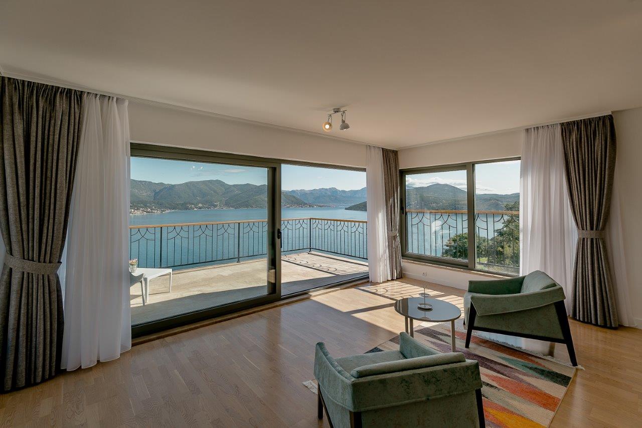 Luxury Villa with Magnificent Sea View image