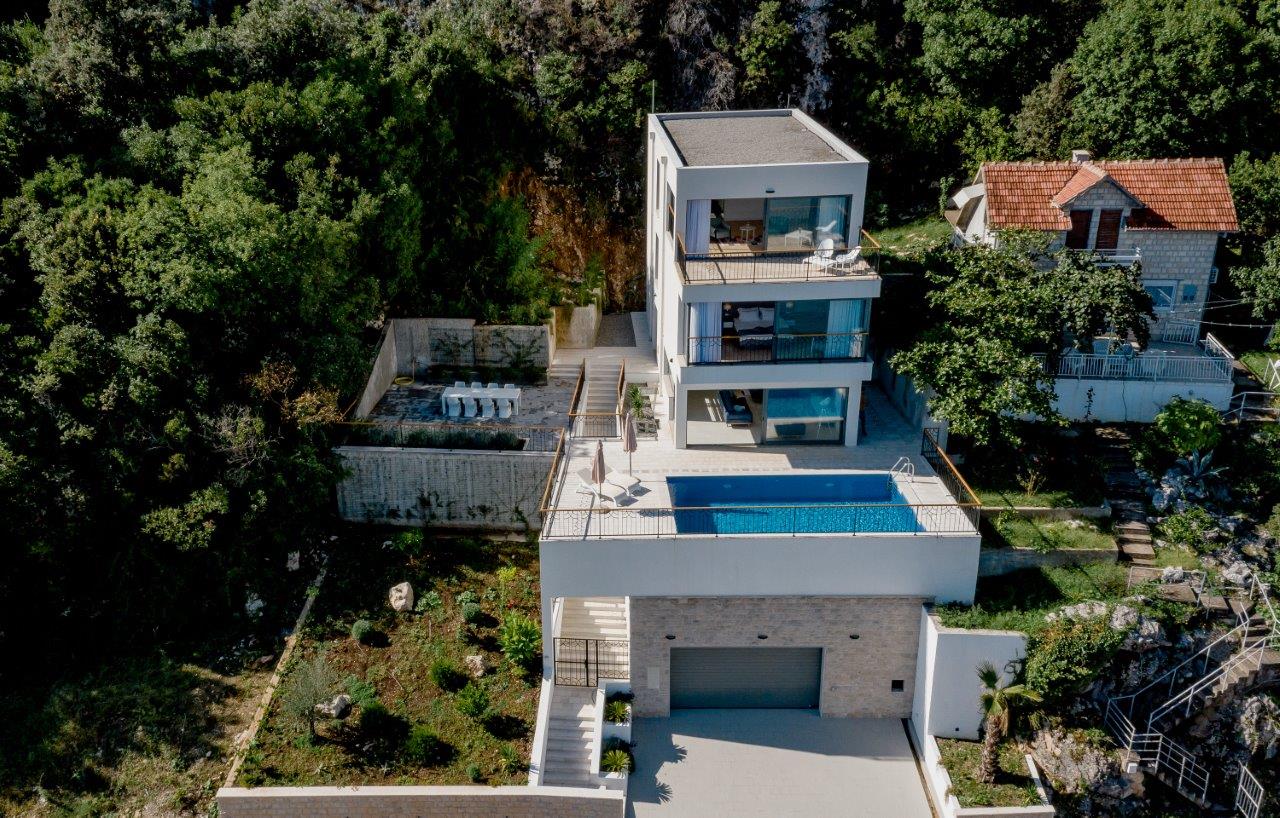 Luxury Villa with Magnificent Sea View image