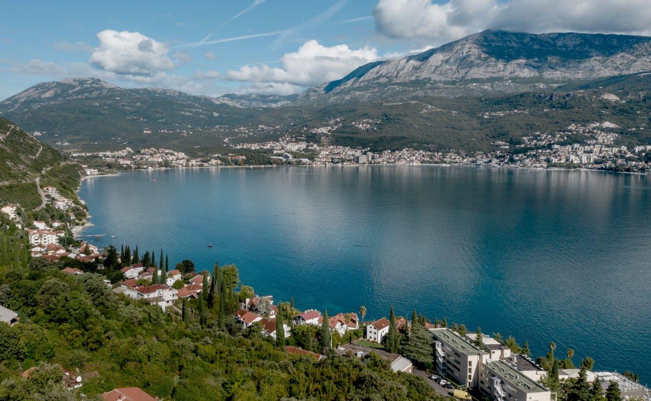 Luxury Villa with Magnificent Sea View image